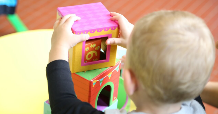 Garde d’enfant : quel mode de garde coûte le moins cher ?